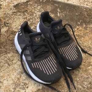 Adidas sneakers like new size 9